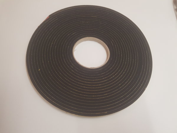 Zellgummi EPDM, schwarz, 10-m-Rolle, einseitig selbstklebend (Kleber dient nur als Montagehilfe) 5 x 10 mm